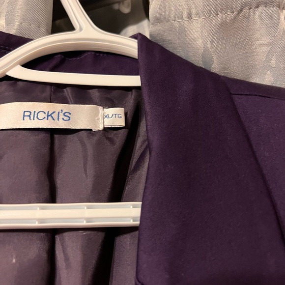 Blazer - Picture 2 of 2